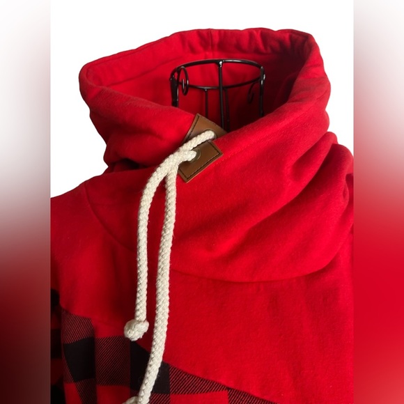 AMPERSAND Singlehood Sweatshirt
Under the Mistletoe size XXL - Picture 7 of 10